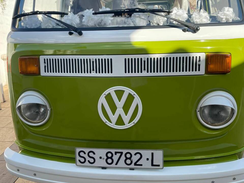 Image 5/6 of Volkswagen T2b Kombi (1979)
