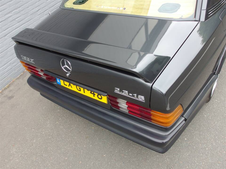 Immagine 14/98 di Mercedes-Benz 190 E 2.3-16 (1985)
