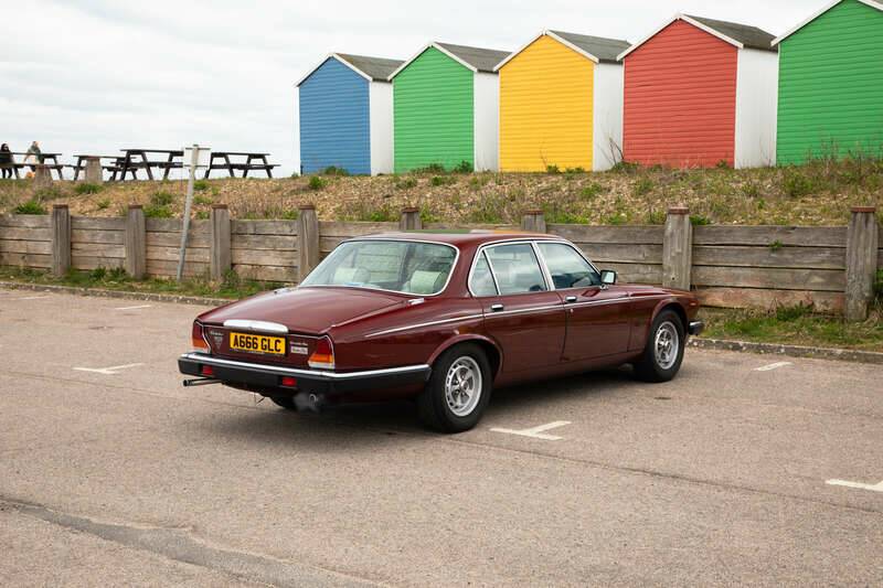 Image 50/50 of Daimler Double Six (1983)