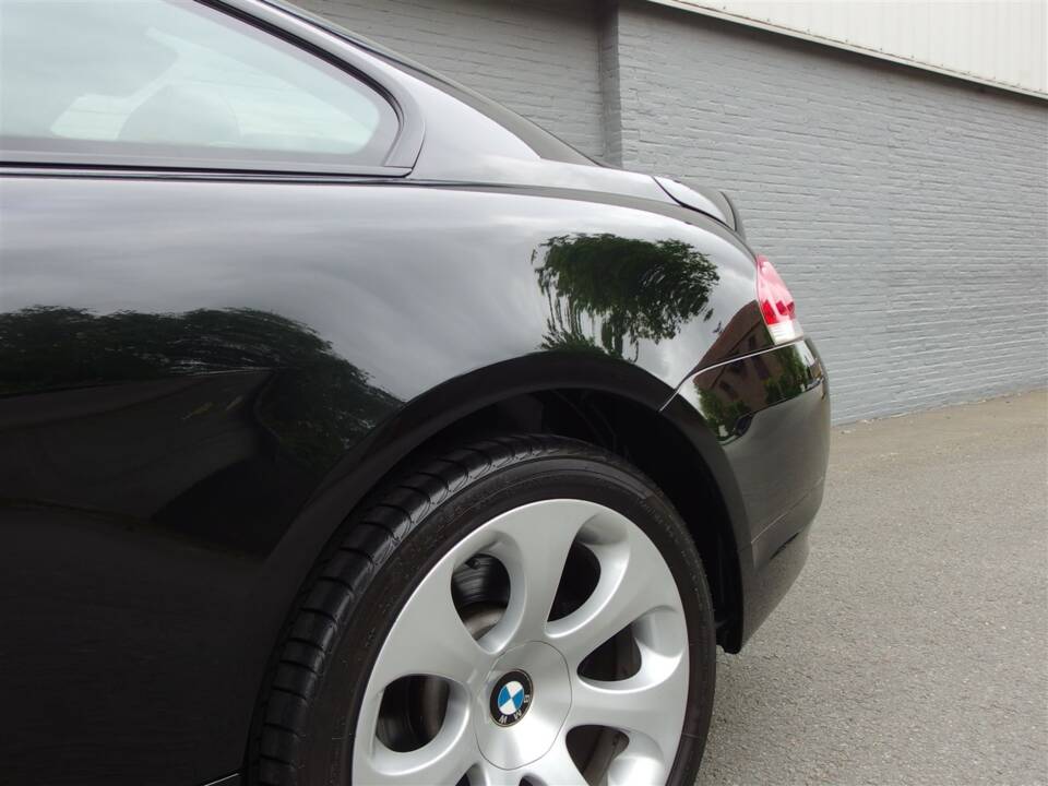 Image 34/97 de BMW 645Ci (2004)