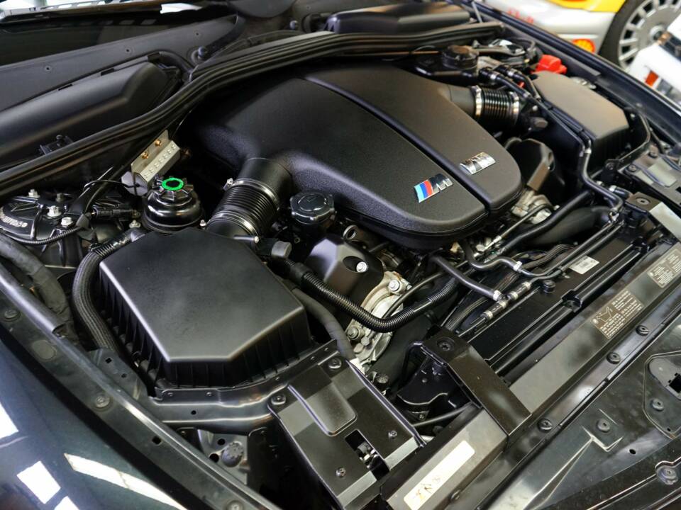 Bild 25/32 von BMW M6 (2006)