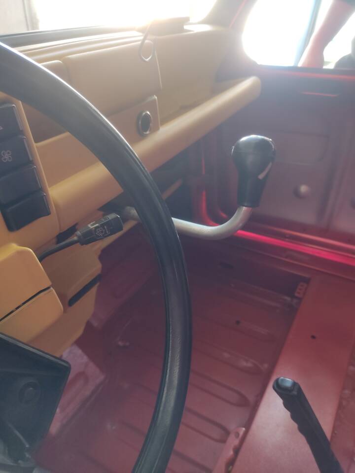 Image 31/91 of Renault R 4 F6 (1988)