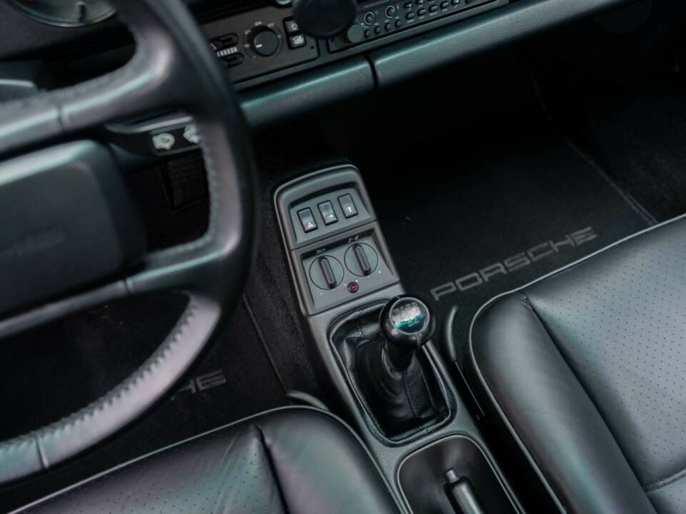 Bild 28/31 von Porsche 911 Carrera 4 (1990)