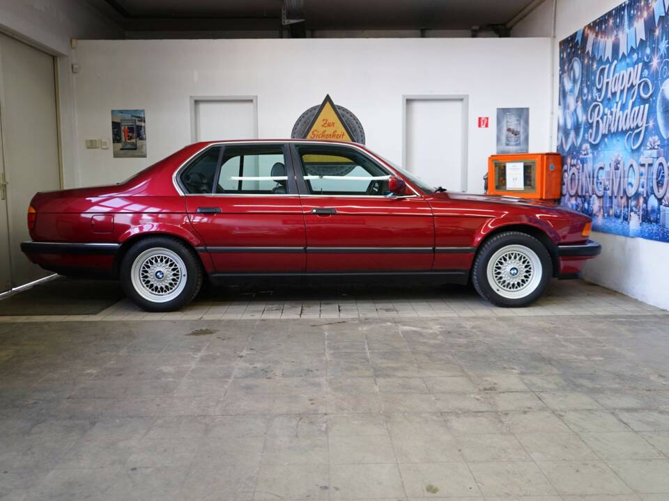 Bild 30/33 von BMW 750i (1991)