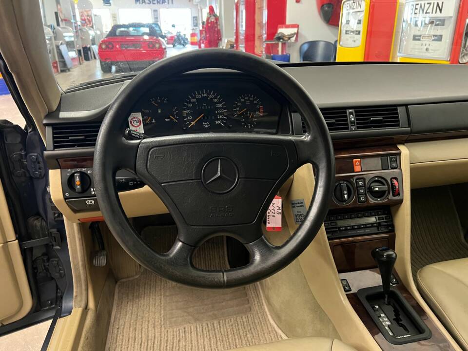 Bild 9/19 von Mercedes-Benz 320 CE (1992)