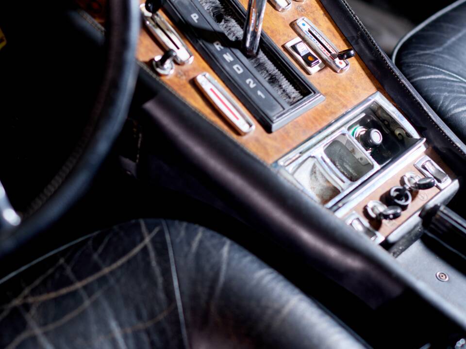 Image 17/23 de Ferrari 400 GT (1979)