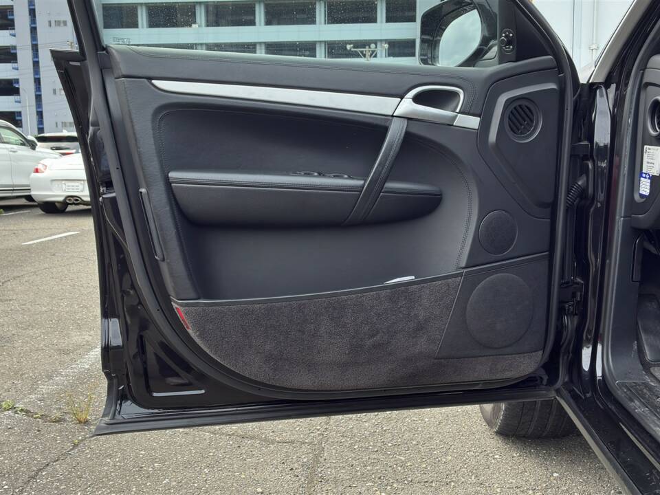 Image 10/50 of Porsche Cayenne Turbo (2007)