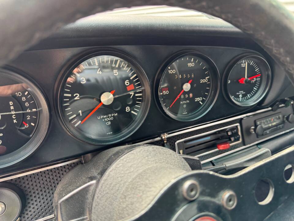 Image 23/60 de Porsche 911 2.4 T (1971)
