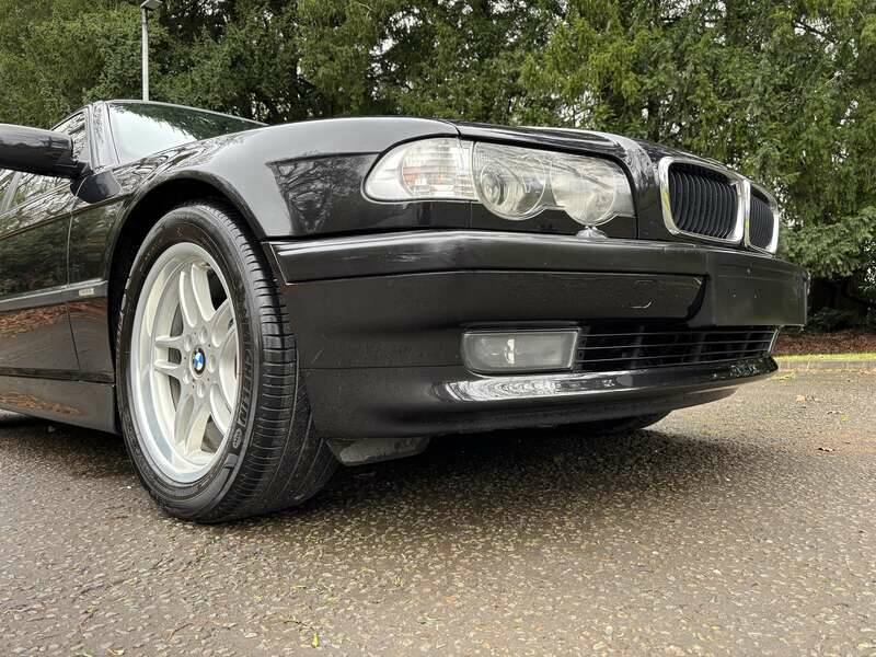 Image 24/50 de BMW 735i (2001)