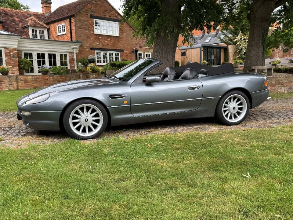 Image 5/28 of Aston Martin DB 7 Volante (1997)