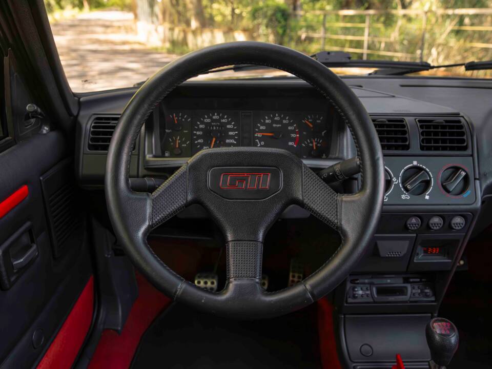 Bild 31/54 von Peugeot 205 GTi 1.6 (1984)