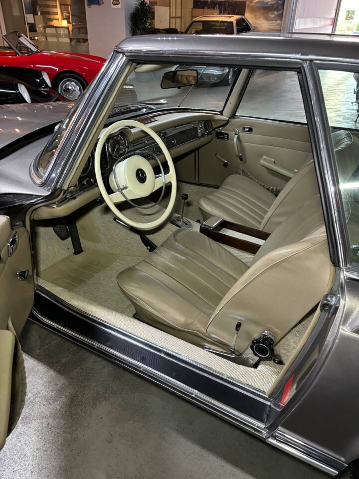 Image 6/7 of Mercedes-Benz 280 SL (1969)