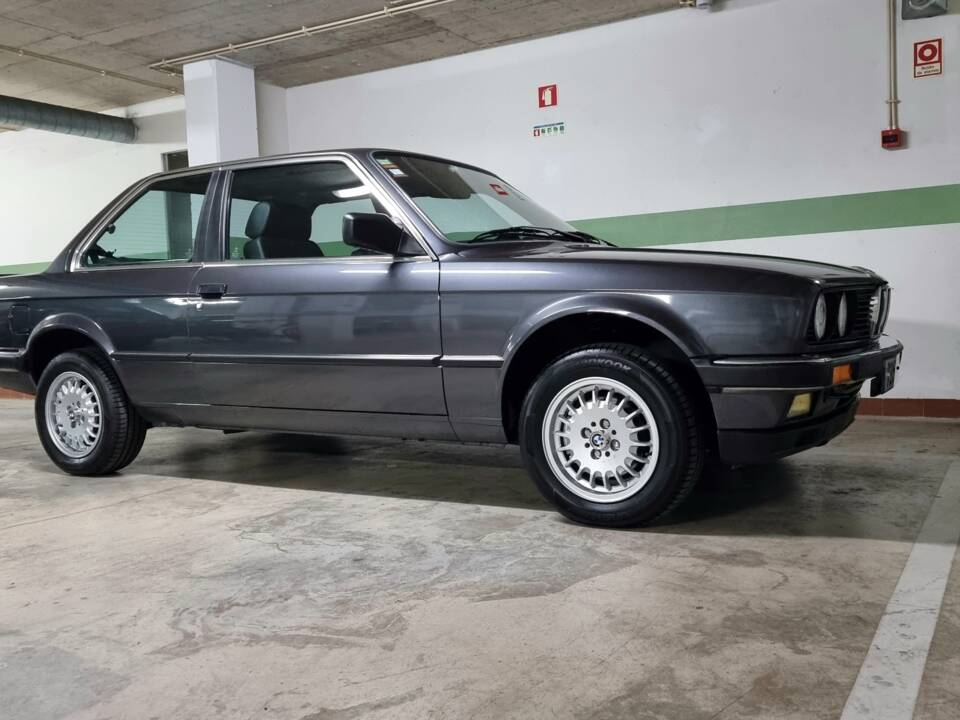 Image 36/100 of BMW 323i (1984)