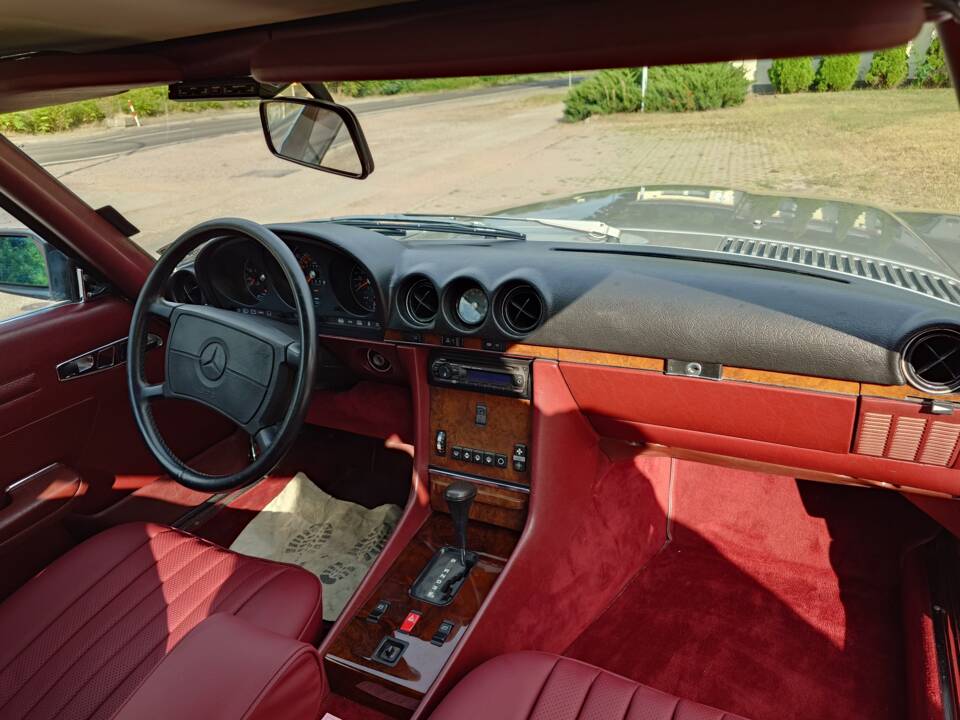 Image 32/43 of Mercedes-Benz 560 SL (1988)