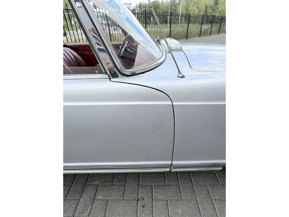 Image 19/50 of Mercedes-Benz 230 SL (1966)