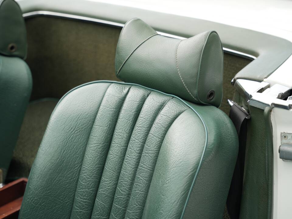 Image 18/50 de Mercedes-Benz 280 SL (1968)