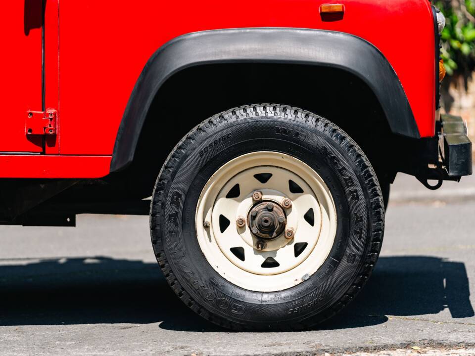 Image 18/19 of Land Rover 110 (1988)