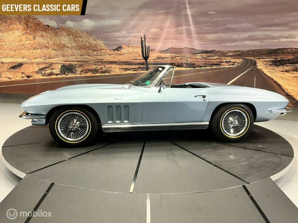 Image 2/33 of Chevrolet Corvette Sting Ray Convertible (1966)