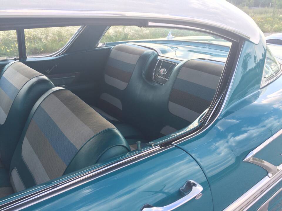 Image 11/13 of Chevrolet Impala Sport Coupe (1958)