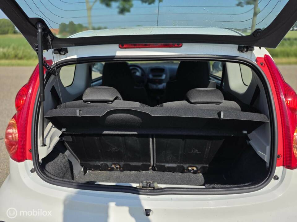 Image 24/32 of Peugeot 107 (2009)