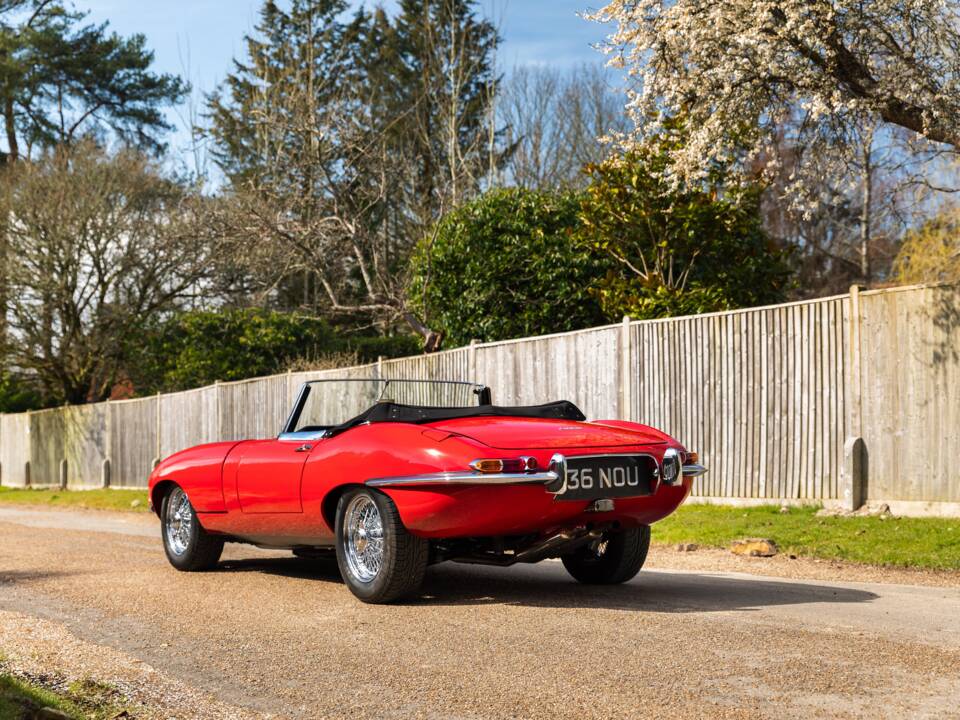 Image 17/44 of Jaguar E-Type 3.8 (1962)