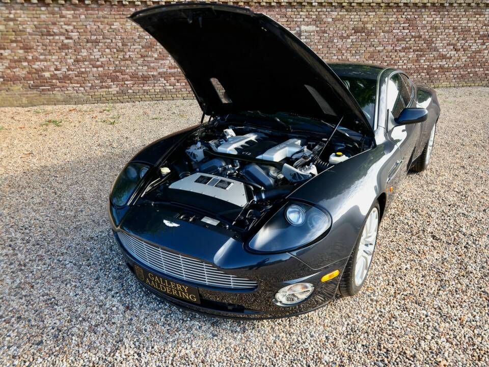 Afbeelding 31/50 van Aston Martin V12 Vanquish (2003)
