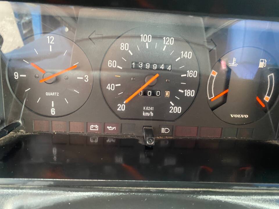 Imagen 11/13 de Volvo 240 (1988)