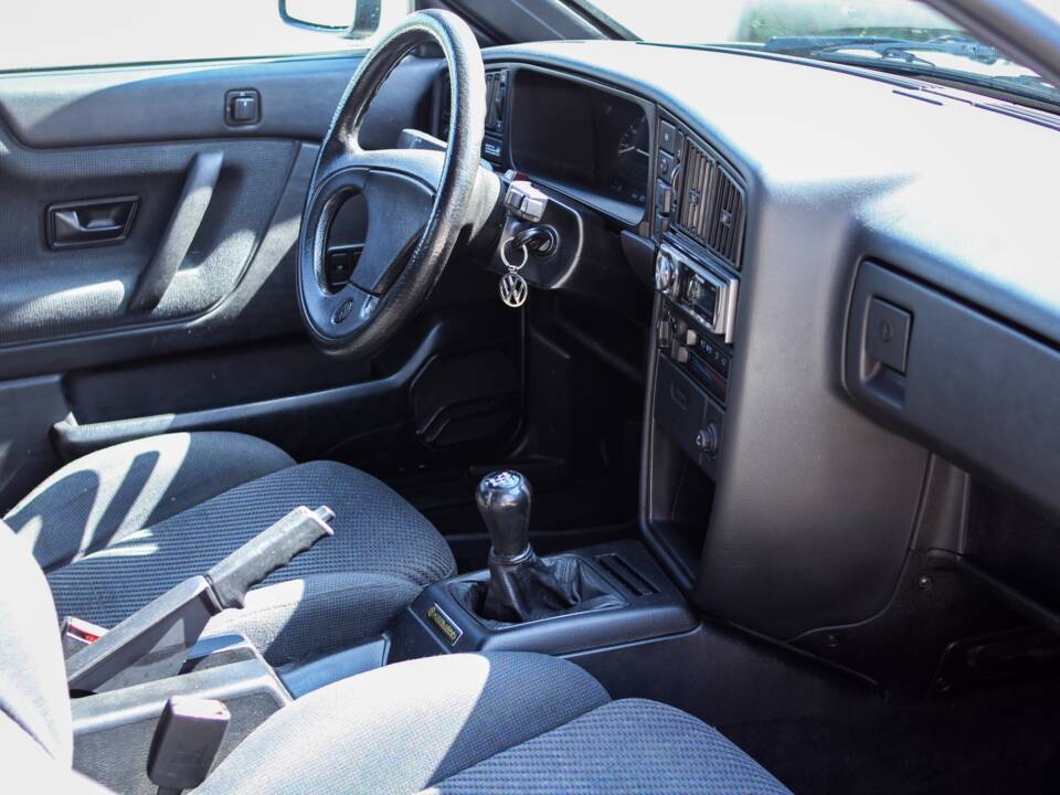 Image 13/31 of Volkswagen Corrado VR6 2.8 (1992)