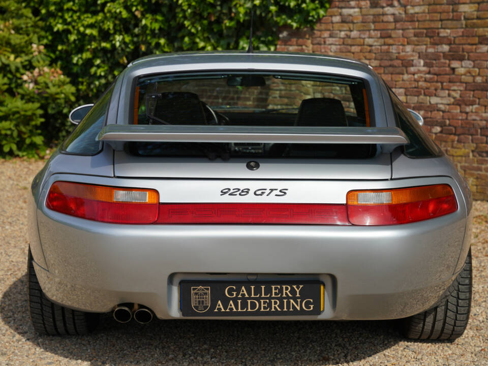 Immagine 18/50 di Porsche 928 GTS (1993)