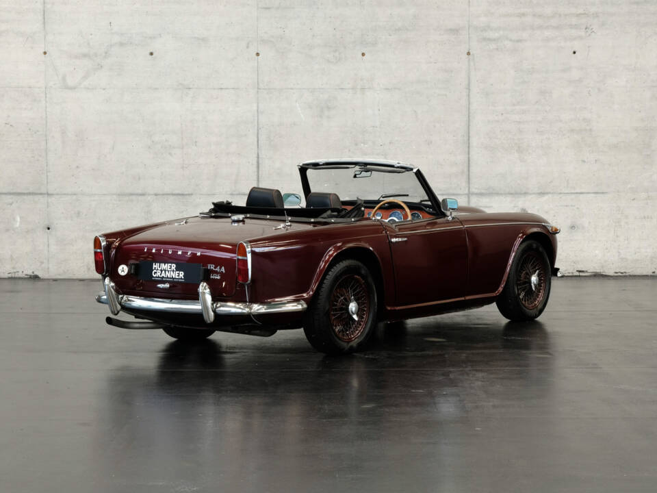 Image 4/24 de Triumph TR 4A IRS (1965)