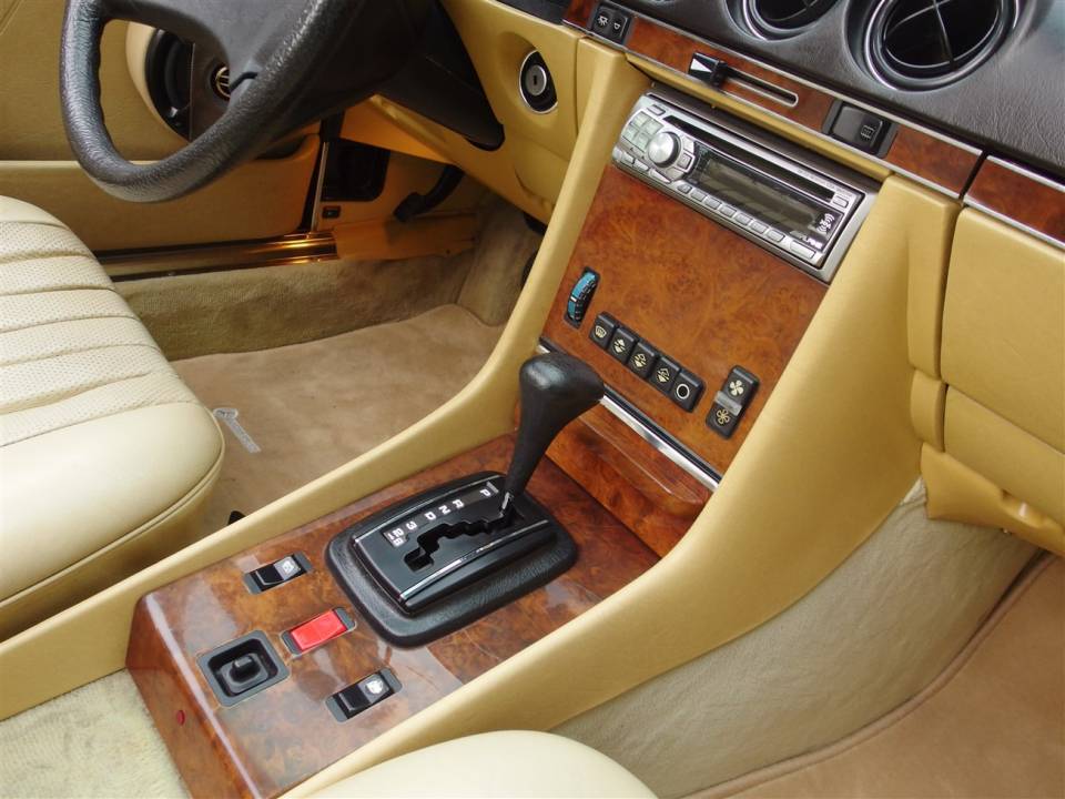 Bild 44/84 von Mercedes-Benz 500 SL (1984)