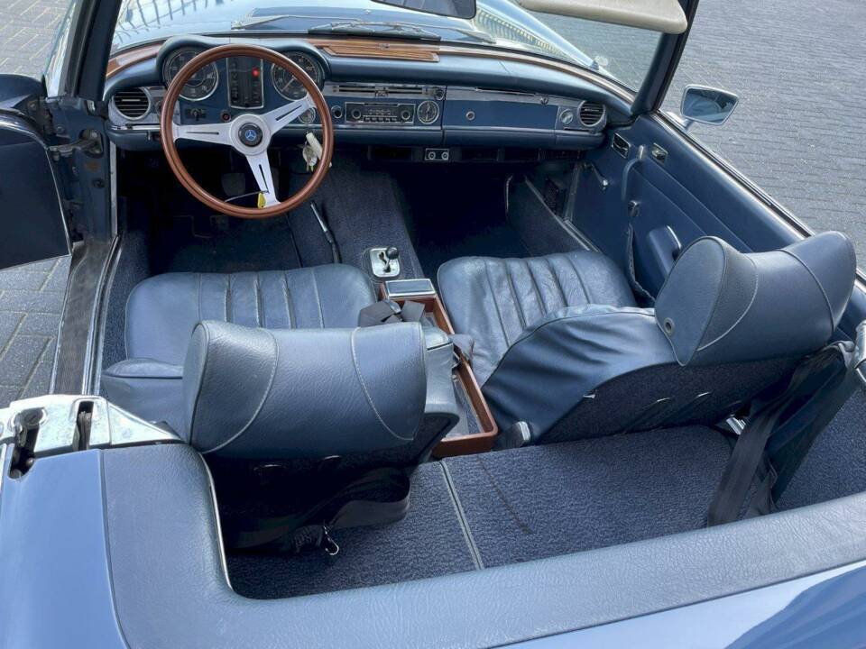 Image 18/36 of Mercedes-Benz 280 SL (1971)
