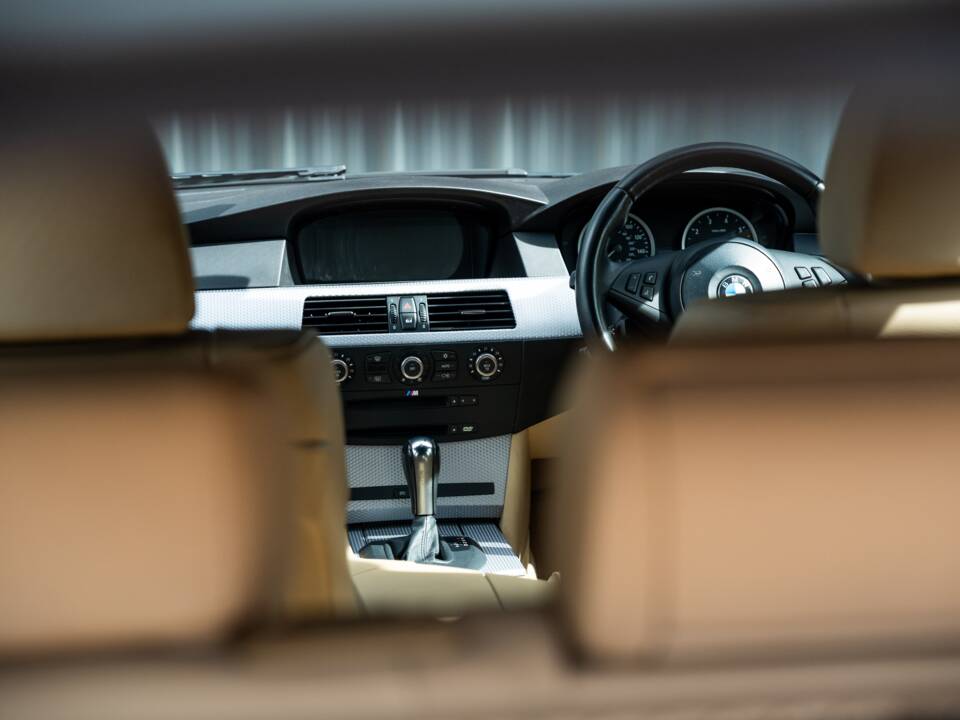 Imagen 24/65 de BMW 545i Touring (2005)
