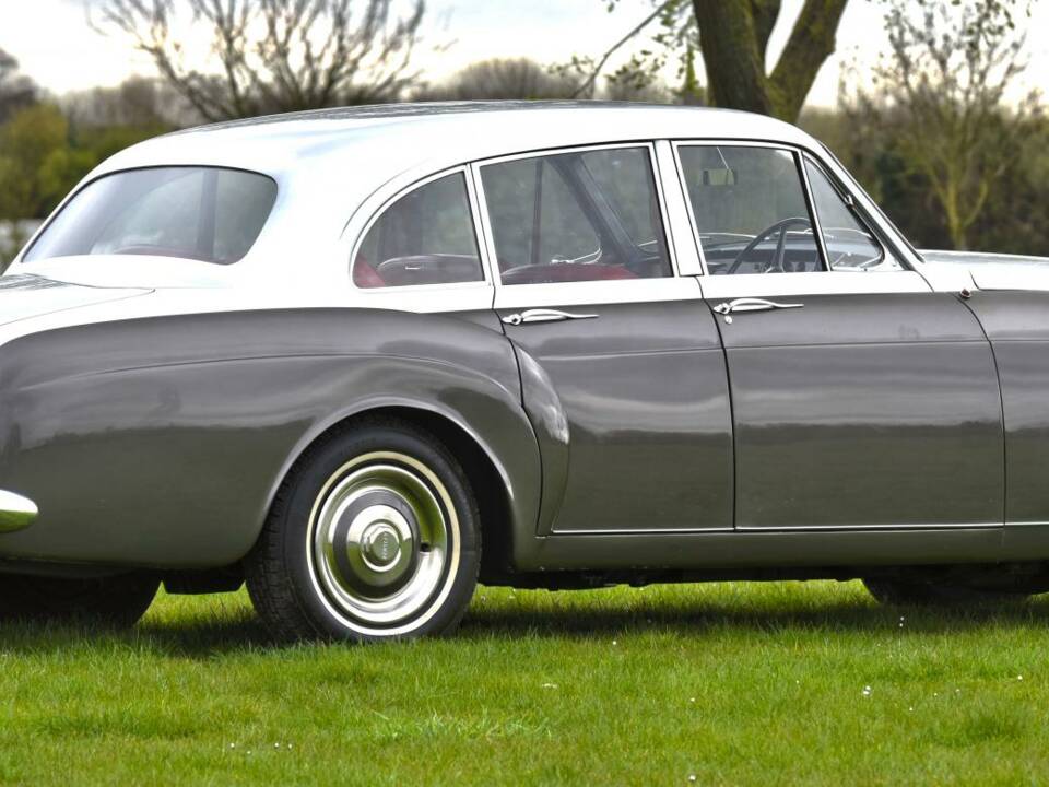 Image 5/50 of Bentley S 2 (1960)