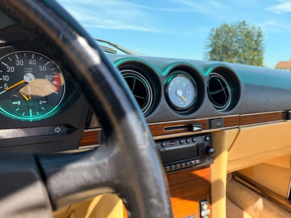 Image 14/22 de Mercedes-Benz 500 SL (1983)