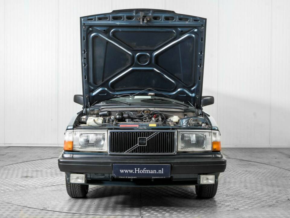 Immagine 41/50 di Volvo 240 GL (1990)
