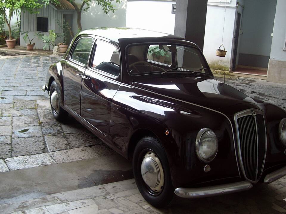 Image 2/9 of Lancia Aurelia B21 (1953)