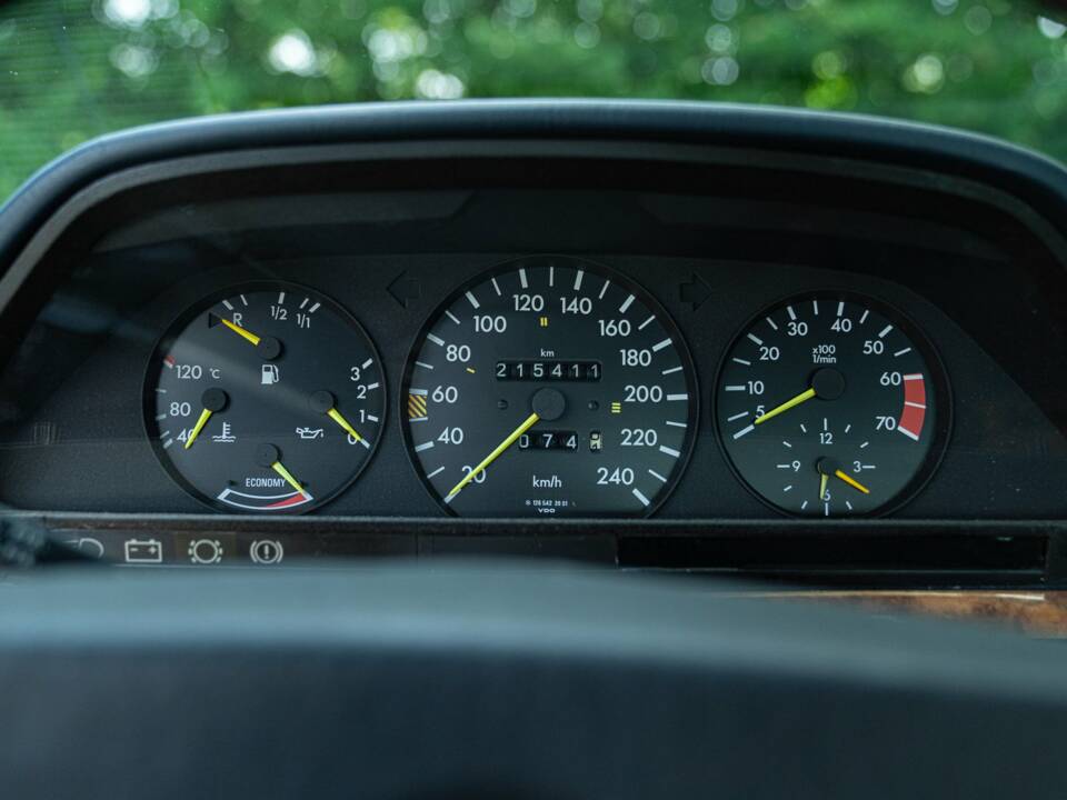 Image 43/50 de Mercedes-Benz 380 SEC (1982)