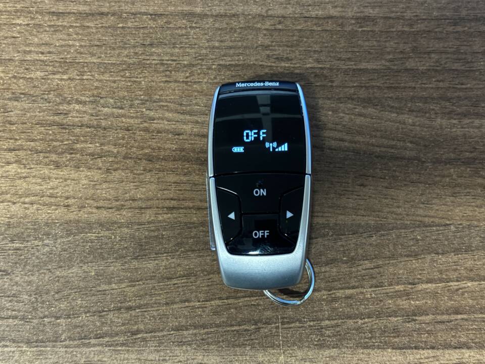 Image 9/35 of Mercedes-Benz V 300 d 4MATIC (2025)