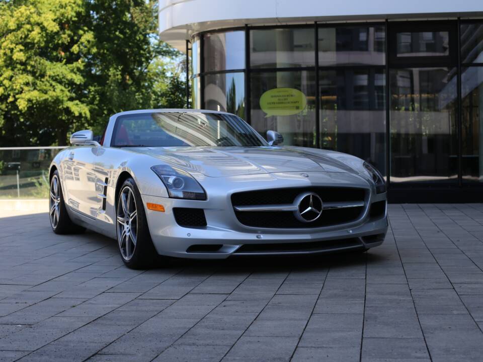 Image 72/75 of Mercedes-Benz SLS AMG Roadster (2012)