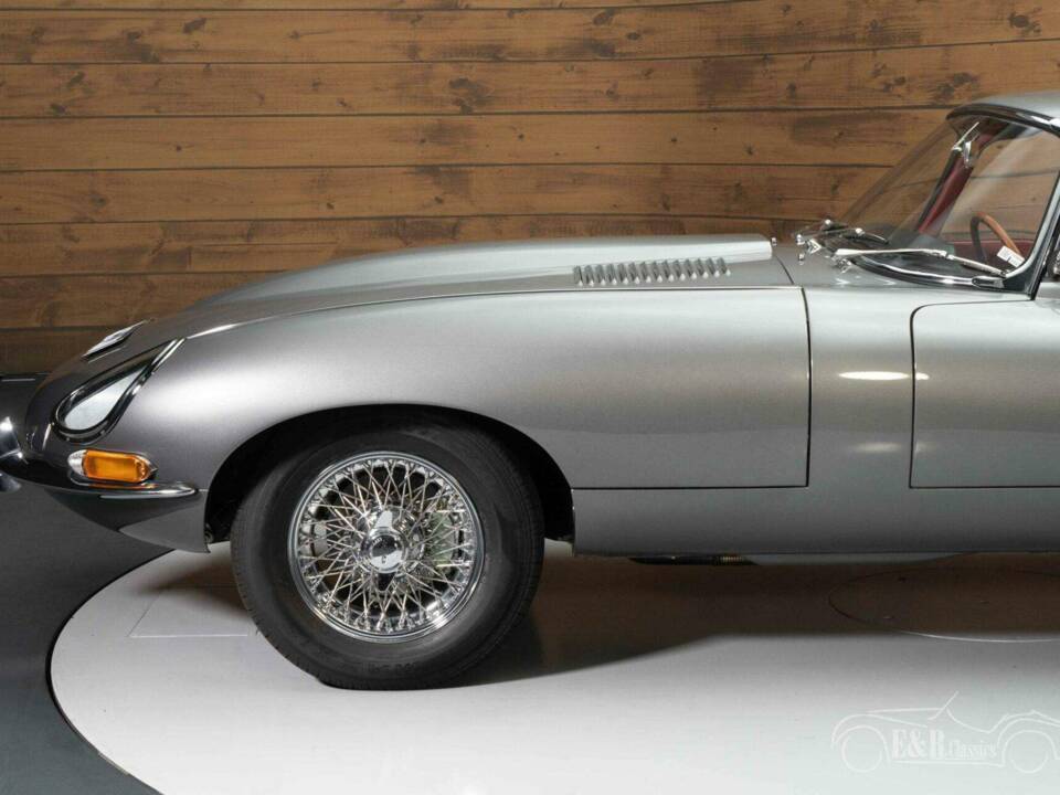 Image 17/19 of Jaguar E-Type 3.8 (1964)