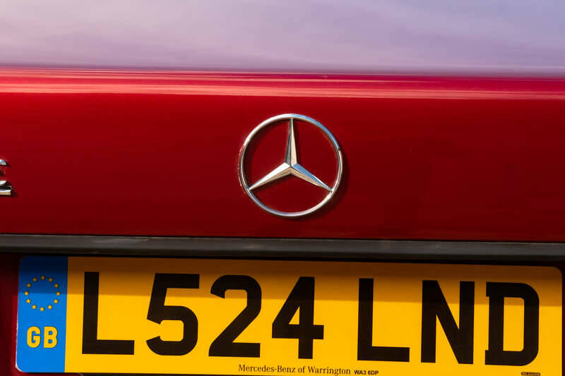 Image 29/50 of Mercedes-Benz E 320 (1994)