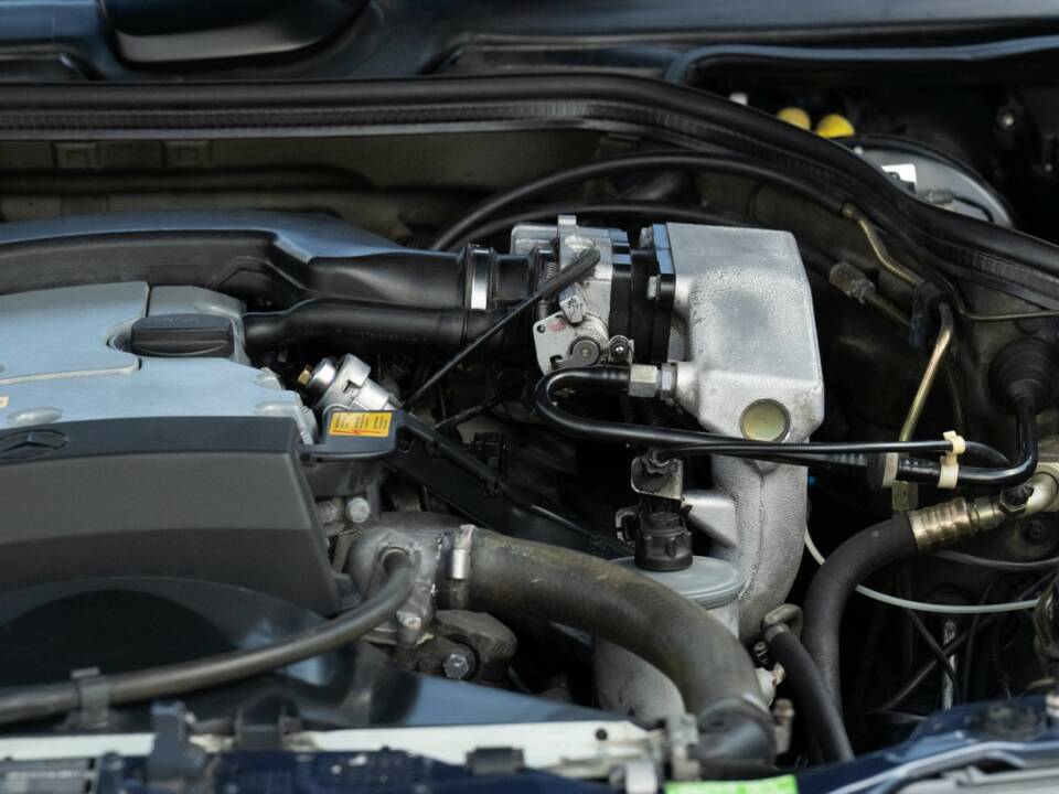 Bild 61/79 von Mercedes-Benz 200 CE (1993)