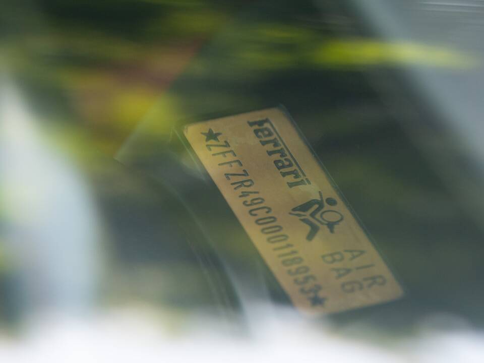 Image 24/37 of Ferrari 550 Maranello (2000)