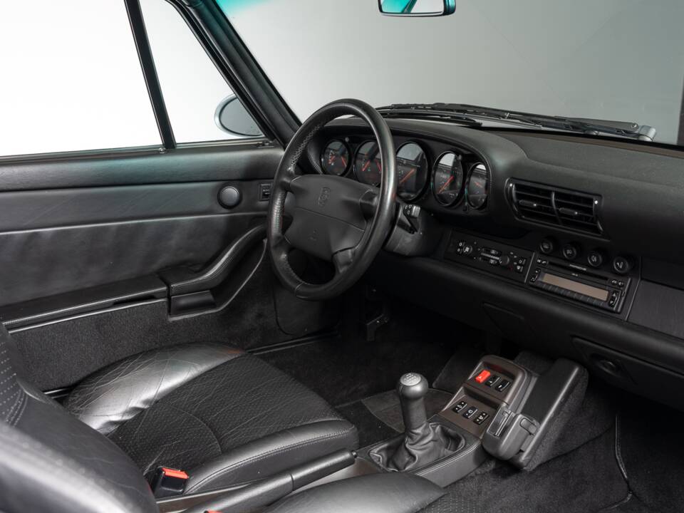 Image 19/32 de Porsche 911 Carrera 4S (1998)