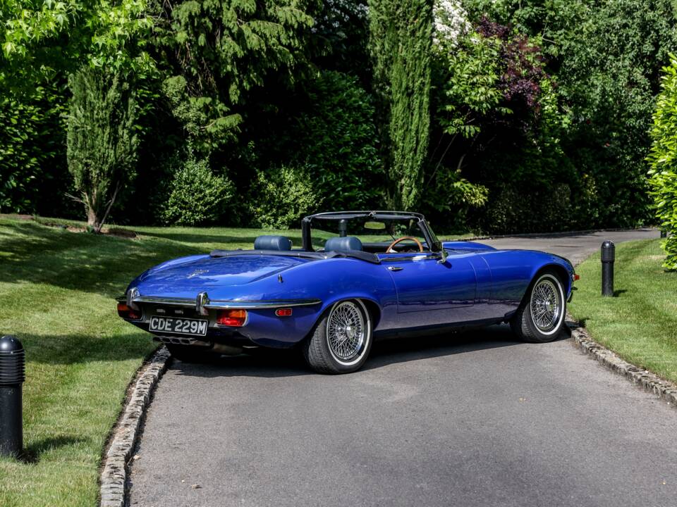 Image 12/43 de Jaguar Type E V12 (1974)