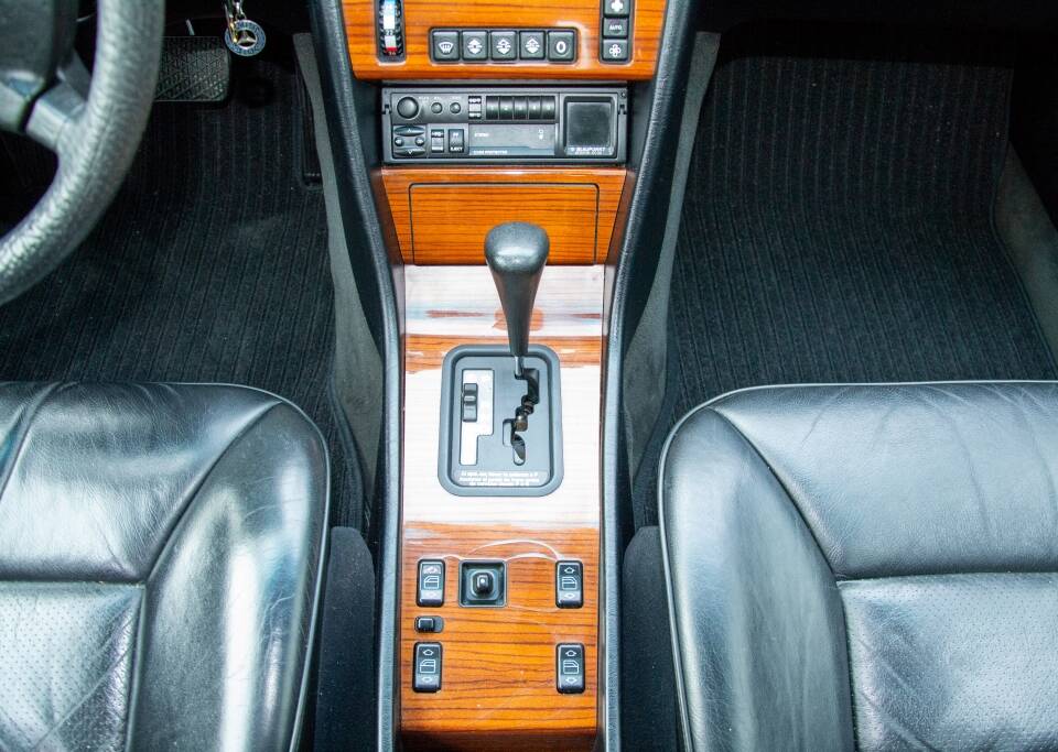 Bild 17/25 von Mercedes-Benz 300 E-24 (1991)