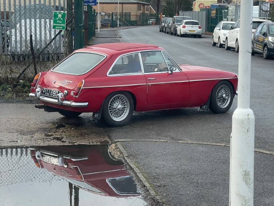 Afbeelding 3/39 van MG MGC GT (1969)