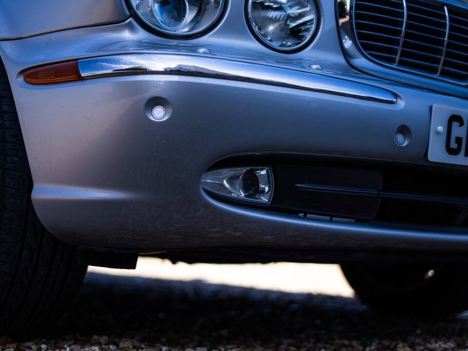 Image 33/50 of Jaguar XJ 8 4.2 (2003)