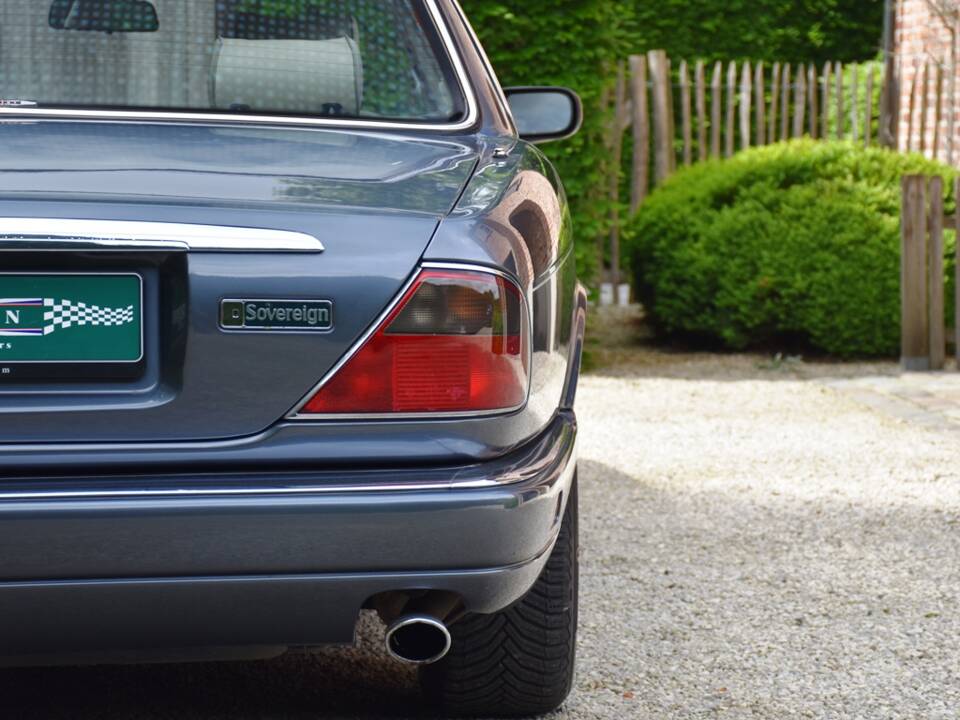 Image 15/40 of Jaguar XJ 6 4.0 Sovereign (1995)
